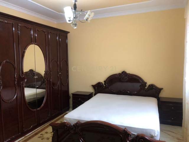 Tirane, jepet me qera apartament 3+1+BLK Kati 4, 162 m² 750 Euro (Vilat Amerikane)