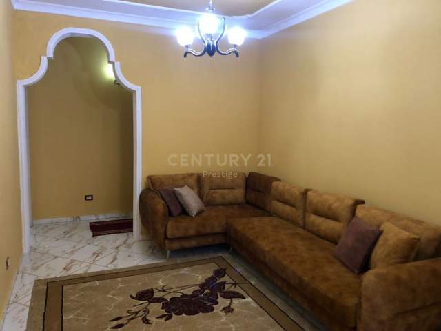 Tirane, jepet me qera apartament 3+1+BLK Kati 4, 162 m² 750 Euro (Vilat Amerikane)