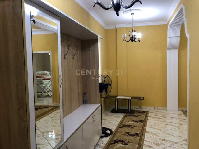 Tirane, jepet me qera apartament 3+1+BLK Kati 4, 162 m² 750 Euro (Vilat Amerikane)