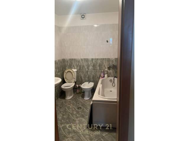 Tirane, shitet apartament 2+1 Kati 2, 93 m² 125.000 Euro (Rr . Kavajes)