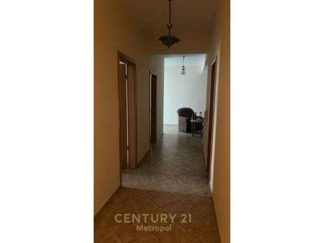 Tirane, shitet apartament 2+1 Kati 2, 93 m² 125.000 Euro (Rr . Kavajes)
