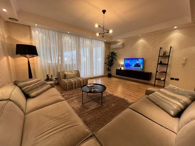 Tirane, jepet me qera apartament Kati 8, 200 m² 1.100 Euro (Rruga e Bogdaneve Tirana, Albania)