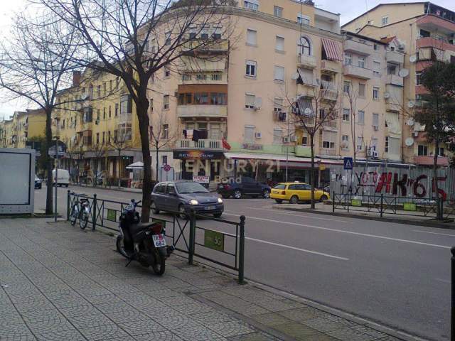 Tirane, shitet apartament 1+1 Kati 1, 70 m² 105.000 Euro (Rr.Durresit Tirana Albania)