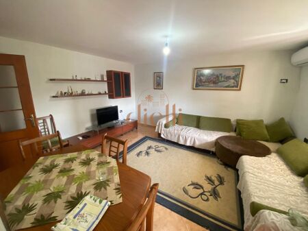 Tirane, jepet me qera apartament 3+1+Ballkon Kati 7, 120 m² 600 € (Pazari i Ri)