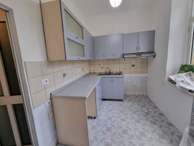 Tirane, jepet me qera apartament 2+1 Kati 2, 78 m² 700 Euro (Pallatet Agimi)