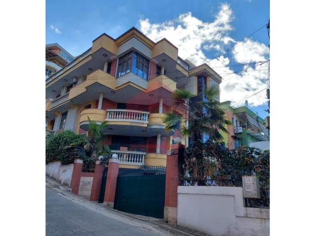 Tirane, jepet me qera Vile Kati 3, 750 m² 4.000 Euro