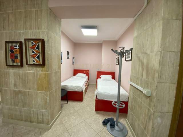 Tirane, jepet me qera zyre Kati 0, 74 m² 700 Euro (Pazari i Ri)