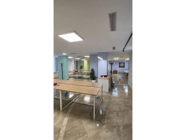 Tirane, jepet me qera zyre Kati 1, 350 m² 3.000 Euro (Qender)