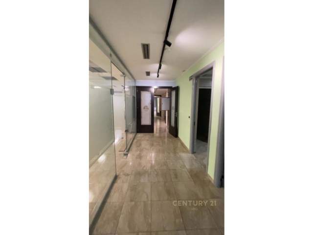 Tirane, jepet me qera ambjent biznesi Kati 1, 350 m² 3.000 Euro (Qender)