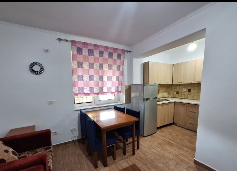 Tirane, jepet me qera apartament 2+1 Kati 2, 77 m² 470 € (QENDER)