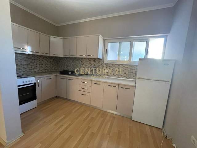 Tirane, jepet me qera apartament 2+1 Kati 6, 104 m² 500 Euro (Myslym Shyri)
