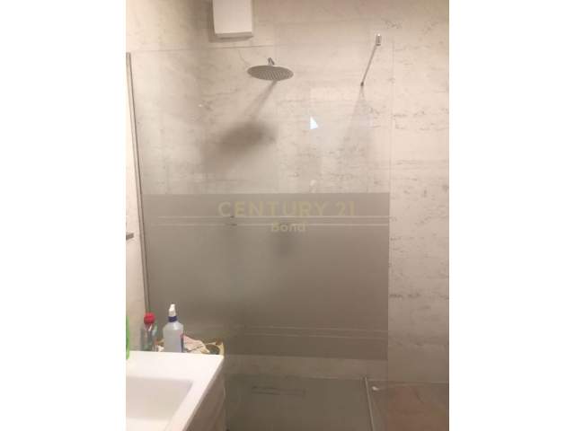 Tirane, jepet me qera apartament 2+1 Kati 1, 75 m² 500 Euro (Rr . Him Kolli)