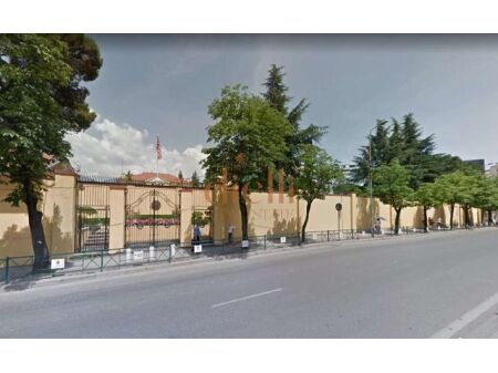 Tirane, jepet me qera Godine biznesi Kati 3, 1.250 m² (Ambasada Amerikane)