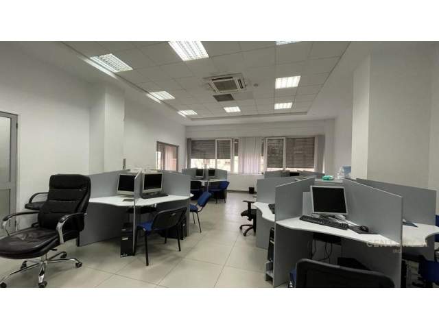 Tirane, jepet me qera zyre Kati 2, 137 m² 1.400 Euro (Rr . Bogdaneve)