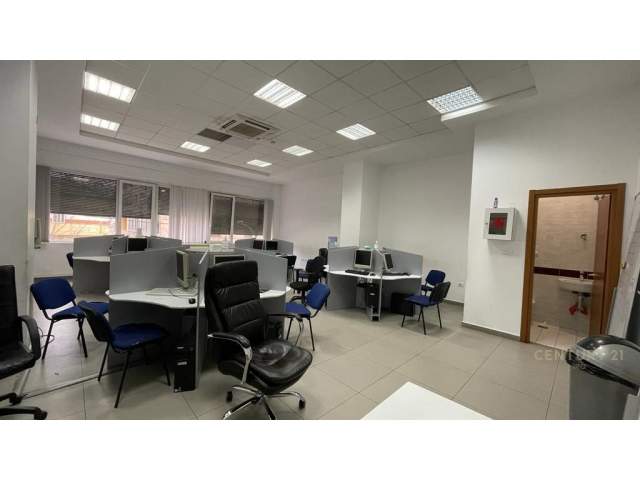 Tirane, jepet me qera zyre Kati 2, 137 m² 1.400 Euro (Rr . Bogdaneve)