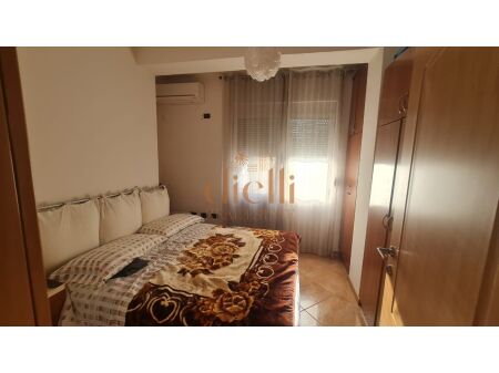 Tirane, jepet me qera apartament 2+1+Ballkon Kati 4, 120 m² 600 € (Rruga E Kavajes)