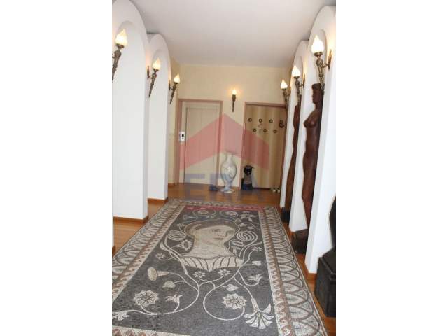 Tirane, shitet Vile Kati 4, 900 m² 900.000 Euro (Medrese)