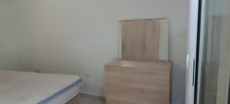 Tirane, jepet me qera apartament 1+1 Kati 1, 300 €