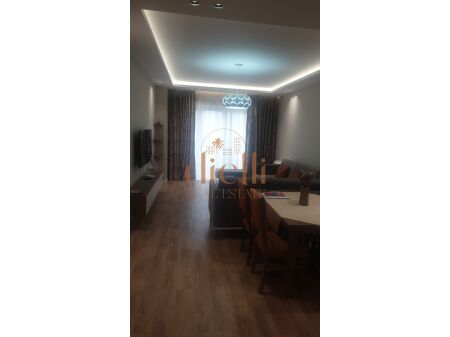 Tirane, jepet me qera apartament 1+1+Ballkon Kati 7, 550 € (Laprake)