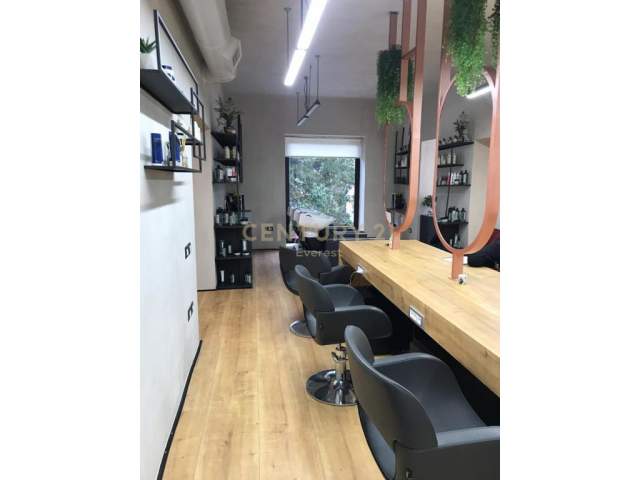Tirane, jepet me qera ambjent biznesi Kati 2, 143 m² 1.200 Euro (Prane Sheshit Willson Tirana, Albania)