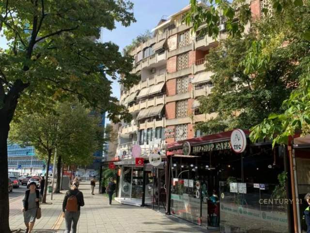 Tirane, jepet me qera lokal Kati 0, 106 m² 1.800 Euro (Piazza, Qender Tirana, Albania)