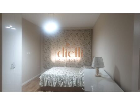 Tirane, jepet me qera apartament 1+1+Ballkon Kati 7, 550 € (Laprake)