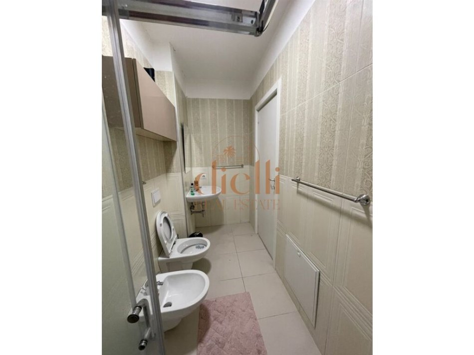 Tirane, jepet me qera apartament 1+1 Kati 5, 58 m² 600 €