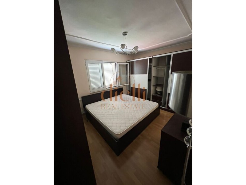 Tirane, jepet me qera apartament 2+1 Kati 5, 600 €