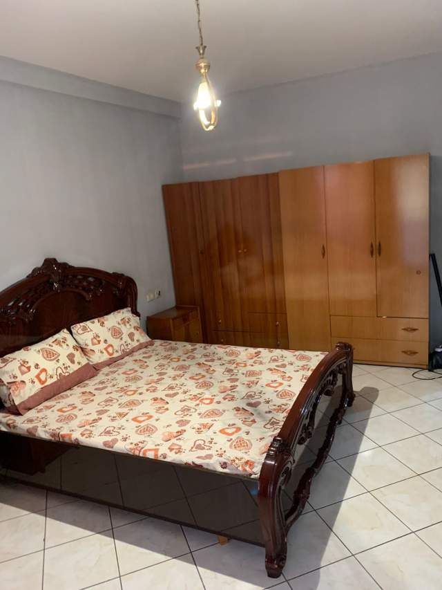 Tirane, jepet me qera apartament 1+1+BLK Kati 5, 70 m² 35.000 Leke (prane Intesa Bank)