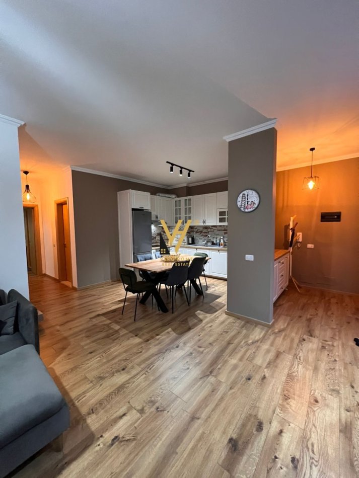 Tirane, jepet me qera apartament 2+1+Ballkon Kati 3, 130 m² 800 € (KOPSHTI BOTANIK)
