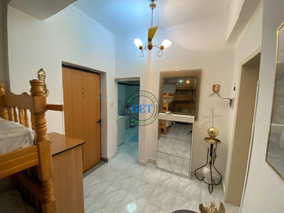 Durres, jepet me qera apartament 1+1 , 70 m² 300 € 