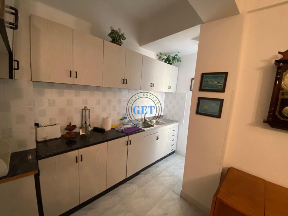 Durres, jepet me qera apartament 1+1 , 70 m² 300 € 