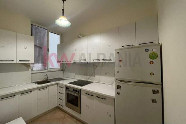 Tirane, jepet me qera apartament 2+1+BLK Kati 8, 104 m² 800 Euro (Rruga Mujo Ulqinaku)