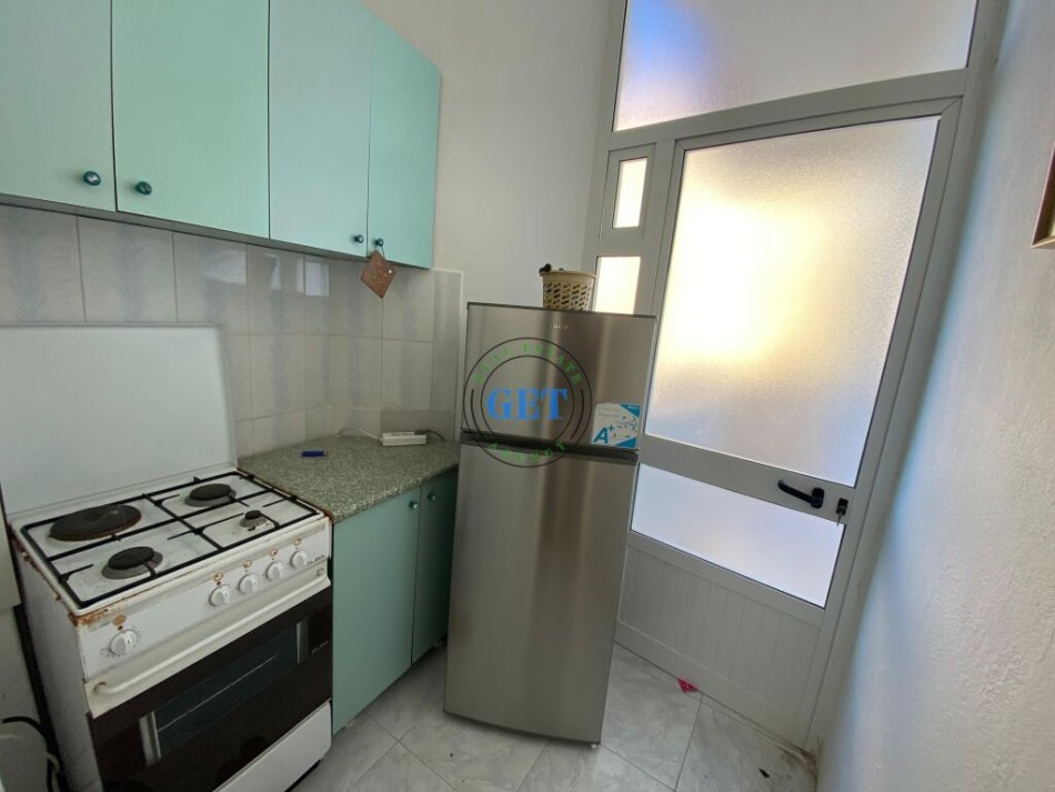 Durres, jepet me qera apartament 1+1 , 70 m² 300 € 