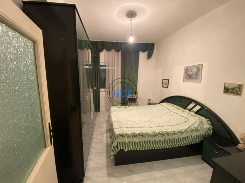 Durres, jepet me qera apartament 1+1 , 70 m² 300 € 