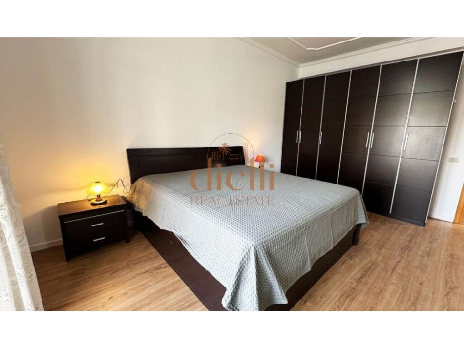 Tirane, jepet me qera apartament 2+1 Kati 4, 150 m² 700 €