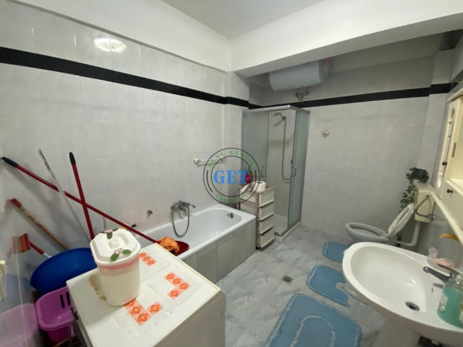 Durres, jepet me qera apartament 1+1 , 70 m² 300 € 