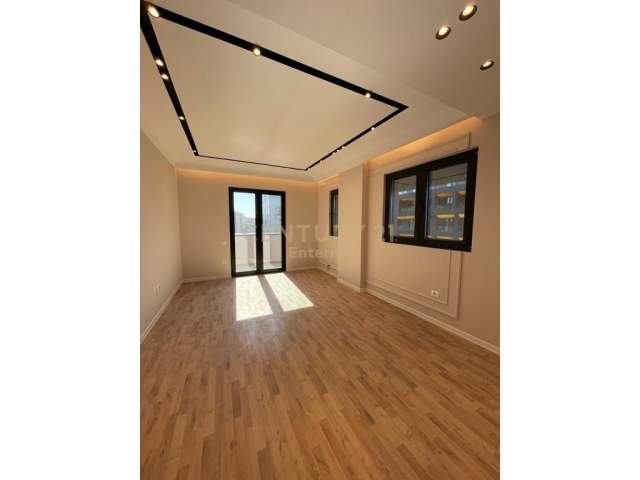 Tirane, shitet apartament 2+1+A Kati 7, 123 m² 250.000 Euro (Square 21 Tirana, Albania)