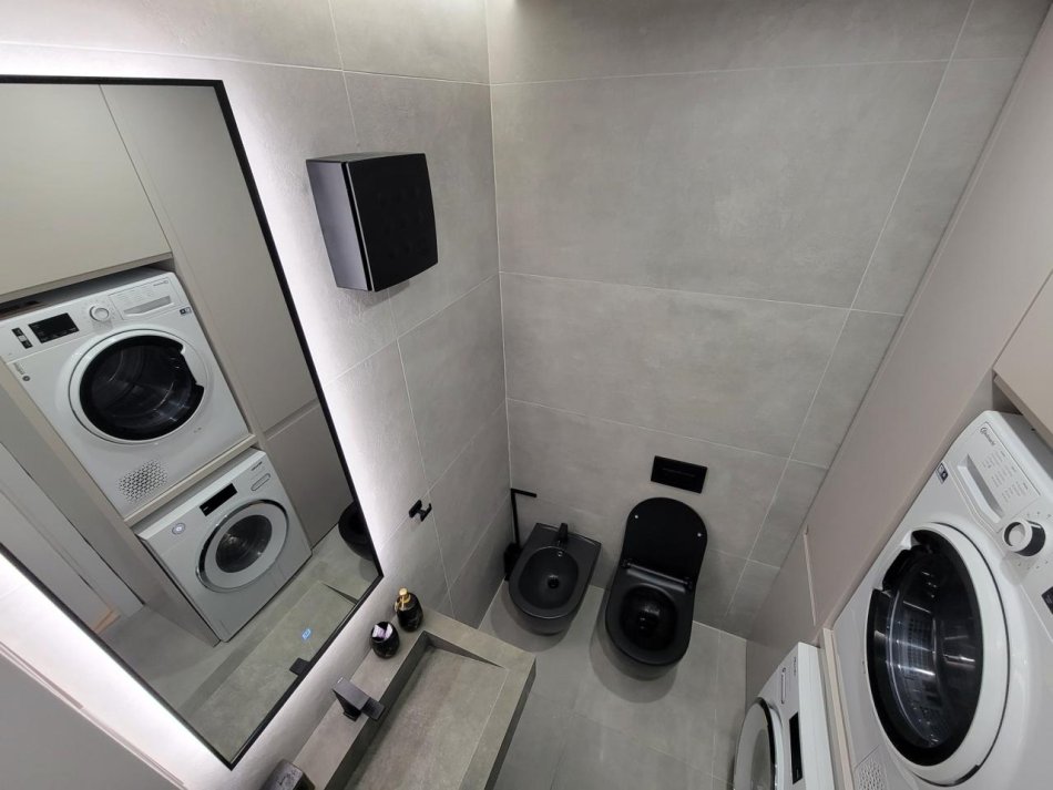 Apartament 2+1+2 me qera, Gjimnazi "Petro Nini"