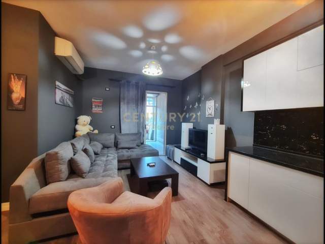 Tirane, shitet 2+1+A Kati 8, 100 m² 95.000 Euro (Rr.Misto Mame Tirana,Albania)