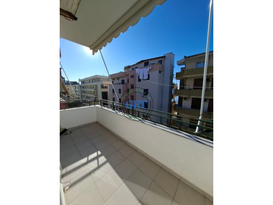 Durres, jepet me qera apartament 1+1 Kati 4, 60 m² 300 € (Plazh Hekurudha, Durrës)