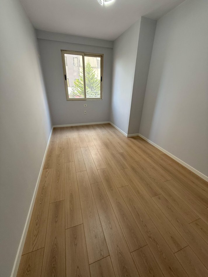 Tirane, shitet apartament 2+1+Ballkon Kati 1, 92 m² 128.000 € (Yzberisht tek Bar Unik)