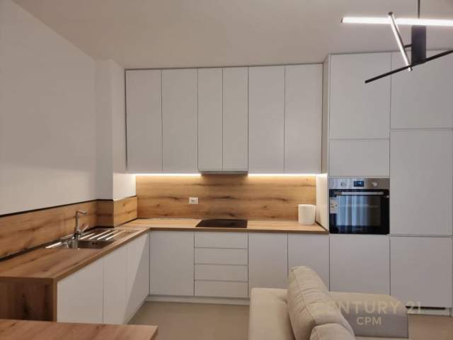 Tirane, jap me qera apartament 2+1 Kati 1, 90 m² 800 Euro (rruga barrikades)