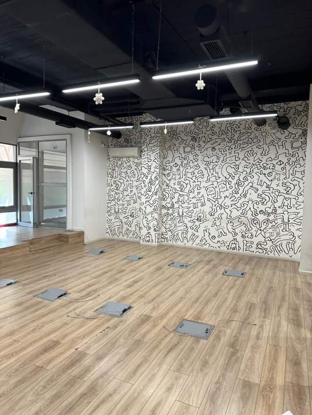 Tirane, jepet me qera zyre Kati 1, 104 m² 700 Euro