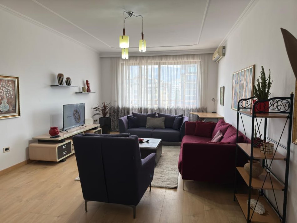 Tirane, jepet me qera apartament 2+1 , 80 m² 800 € (rruga nikolla tupe)