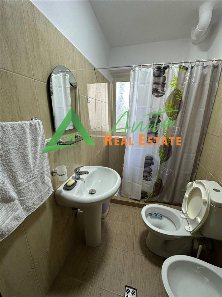 Tirane, jepet me qera apartament 2+1+Ballkon Kati 2, 70 m² 500 € (Rruga e Durresit)