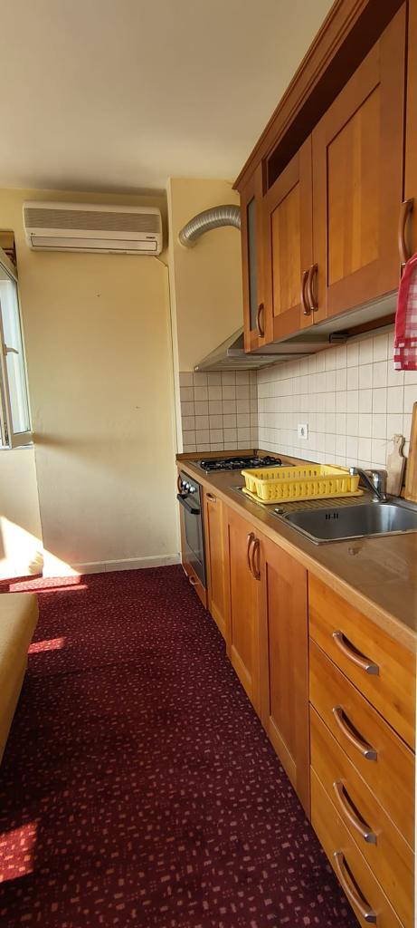 Tirane, jepet me qera apartament 1+1 600 Euro (Rruga e Elbasanit)