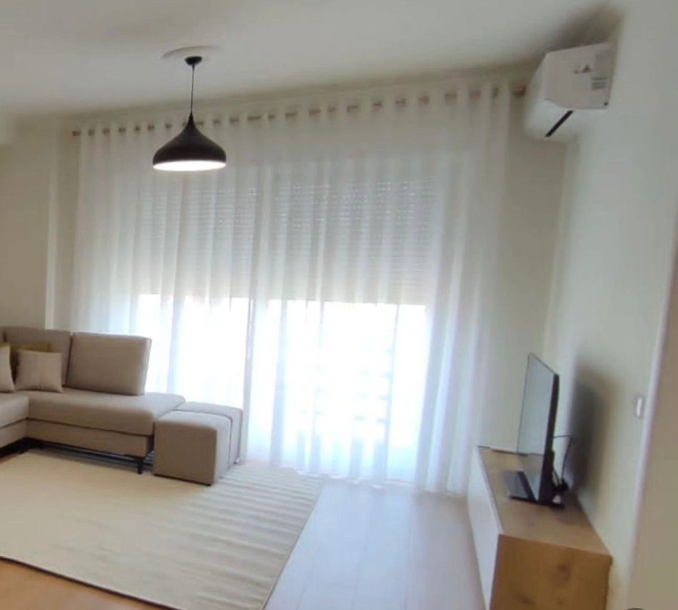 Tirane, jepet me qera apartament 2+1+Ballkon Kati 7, 80 m² 600 € (Qytet studenti , Kompleksi ana)
