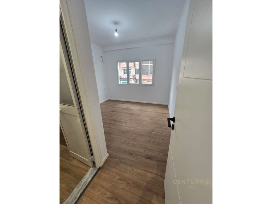 Tirane, shitet apartament 2+1 Kati 2, 87 m² 210.000 € (pallat i ri , prane parkut te liqenit, prane "Lion Park", rruga Faik Konica)