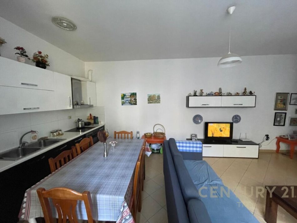 Tirane, shitet apartament 3+1+Ballkon Kati 5, 96 m² 120.000 € (ne Yzberish shume prane Nela 6.)